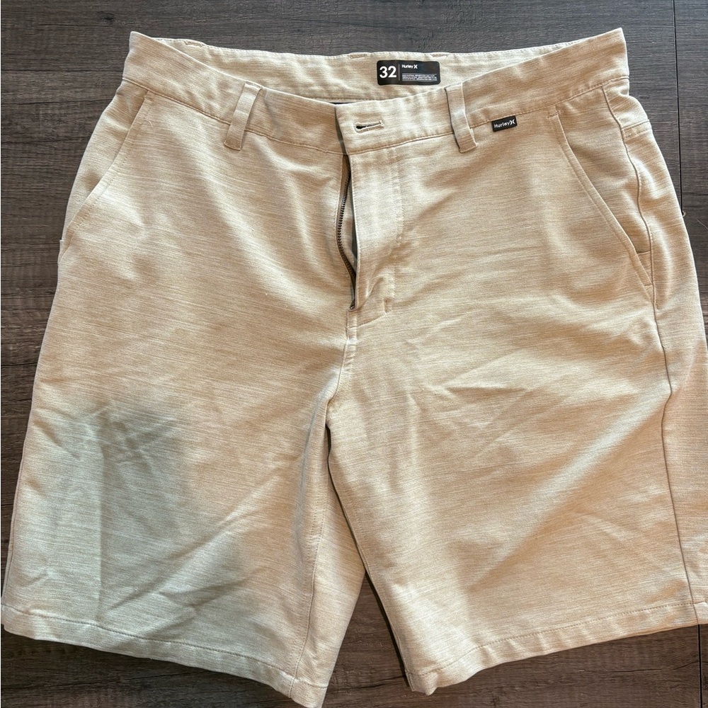 Hurley Men's Heathered Khaki Hybrid Shorts.  Waist 32.